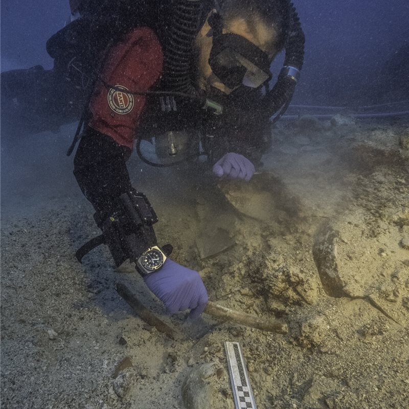 Descubren restos humanos del naufragio de Antiquitera