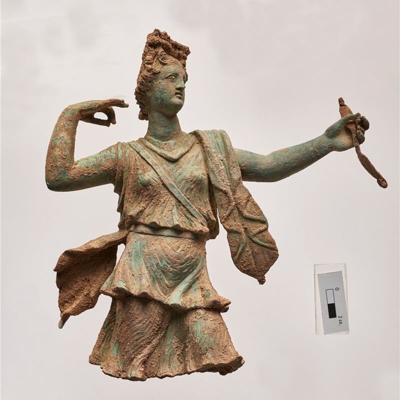 Encuentran una estatua de Artemisa y otra de Apolo en la isla de Creta
