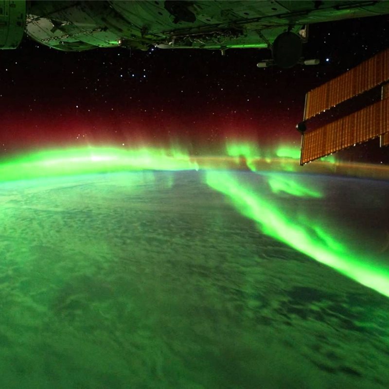 Auroras boreales y australes desde el espacio