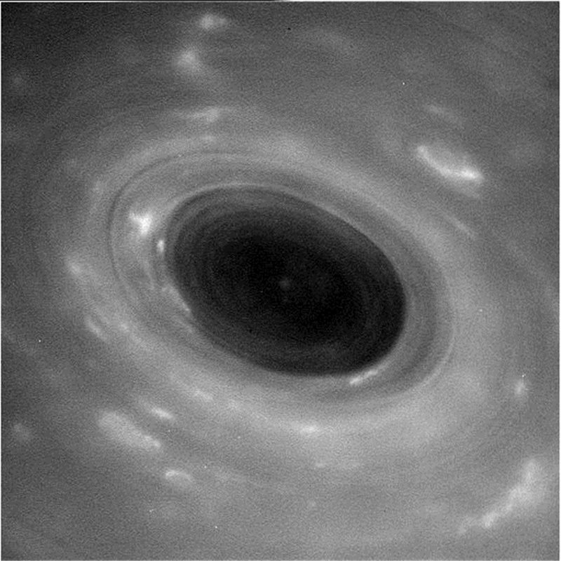 La nave Cassini ha logrado pasar entre Saturno y sus anillos 