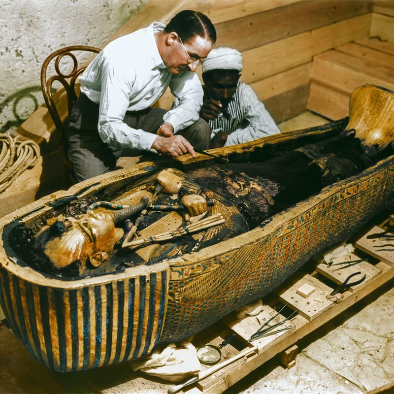 Colorean las fotografías del hallazgo de la tumba de Tutankamón