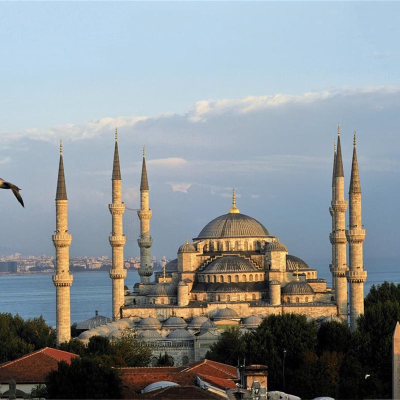 Estambul, de la Mezquita Azul al estrecho del Bósforo