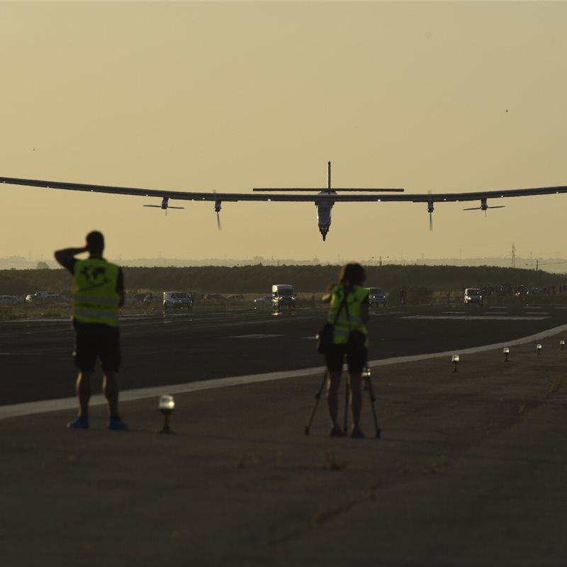 El primer vuelo transatlántico solar aterriza en España  