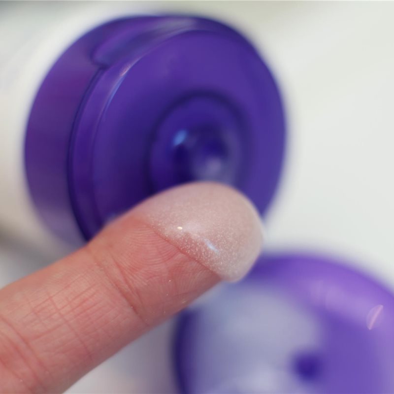 Reino Unido prohíbe el uso de microplásticos en cosméticos
