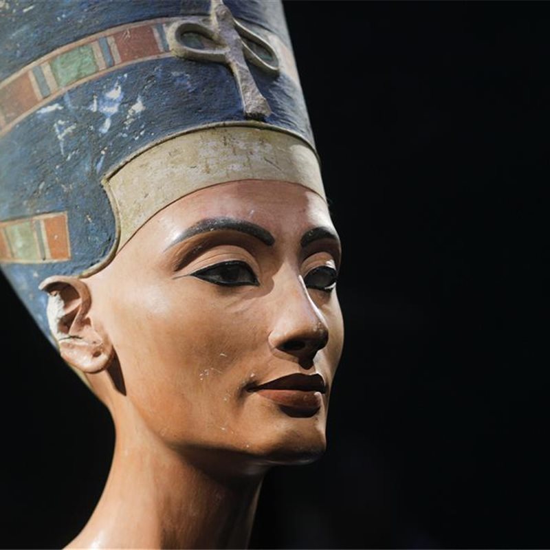 Nicholas Reeves busca la tumba de Nefertiti