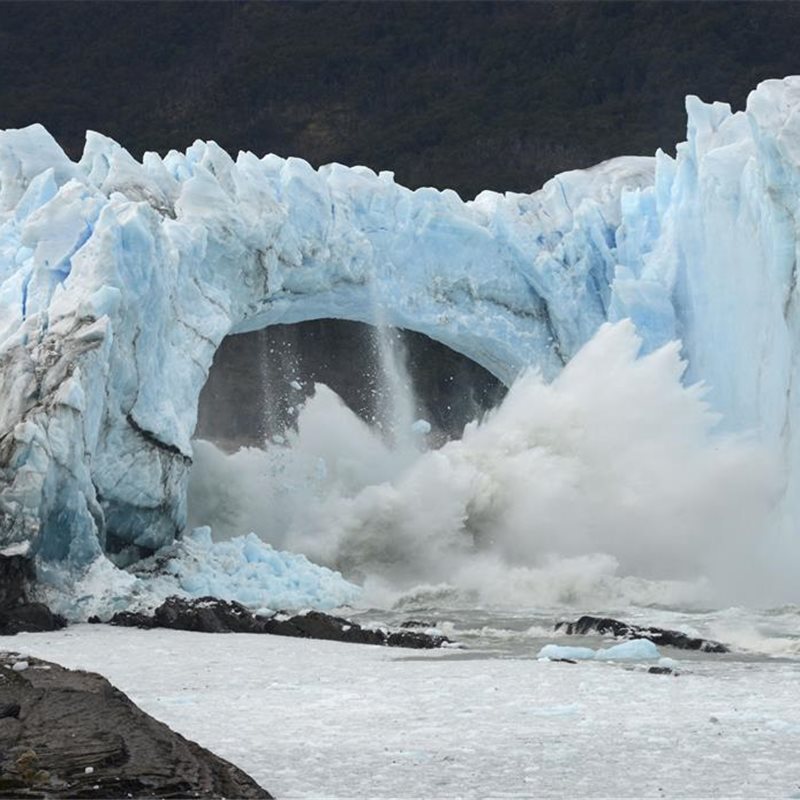 Miles de personas ven la ruptura del glaciar Perito Moreno en directo