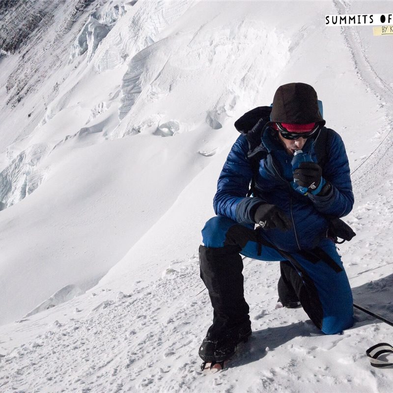 Kilian Jornet bate el récord de velocidad y sube el Everest en solo 26 horas