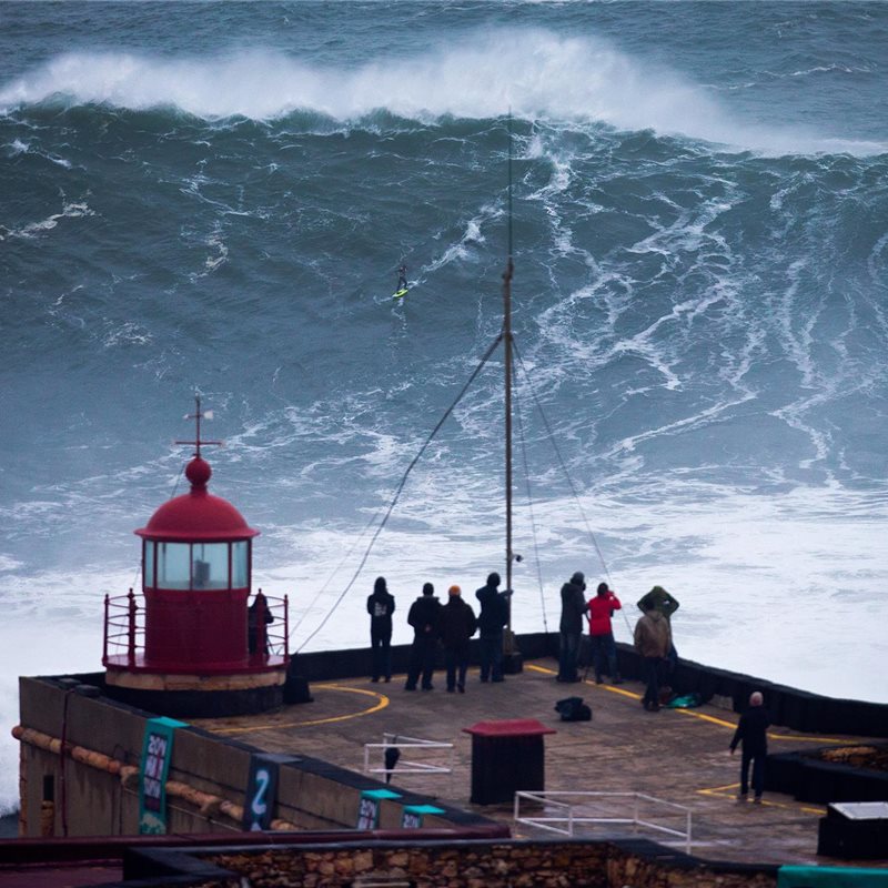 Una gigantesca ola de 19 metros de altura establece un nuevo récord mundial