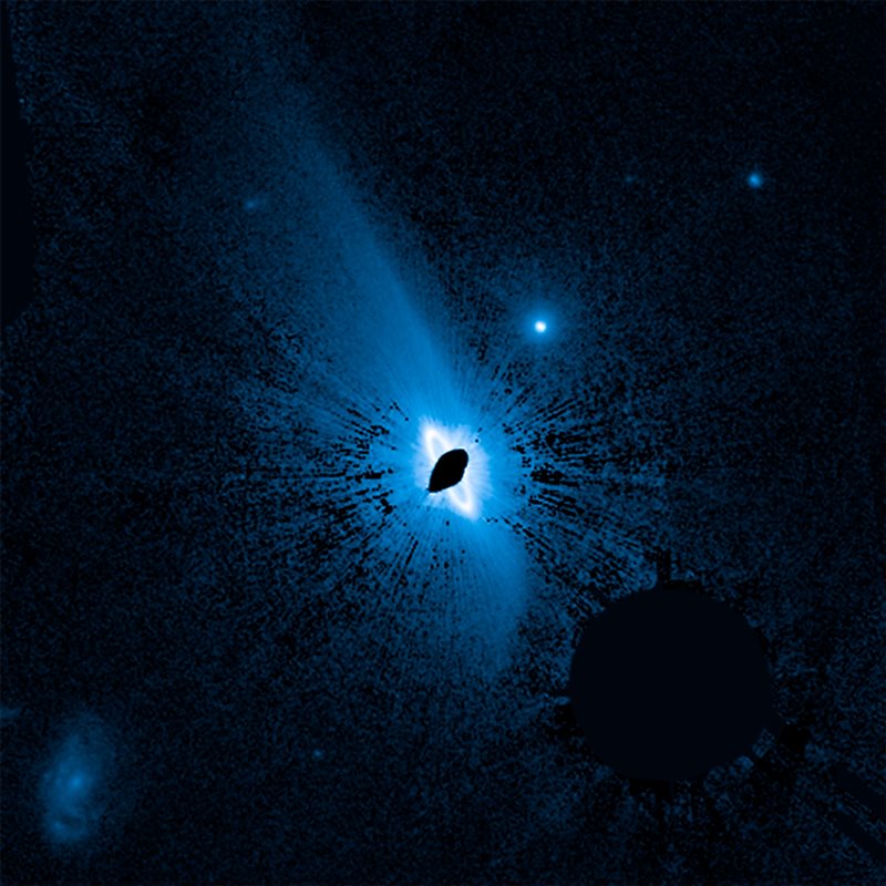 Hubble descubre una inmensa estructura de polvo alrededor de la estrella joven HR 4796A