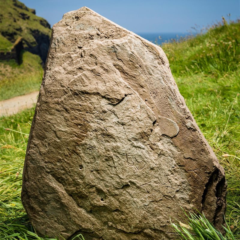 Mensajes crípticos medievales en una piedra excavada en el suroeste de Inglaterra