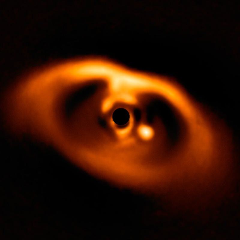 Primera imagen confirmada de un planeta en proceso de formación