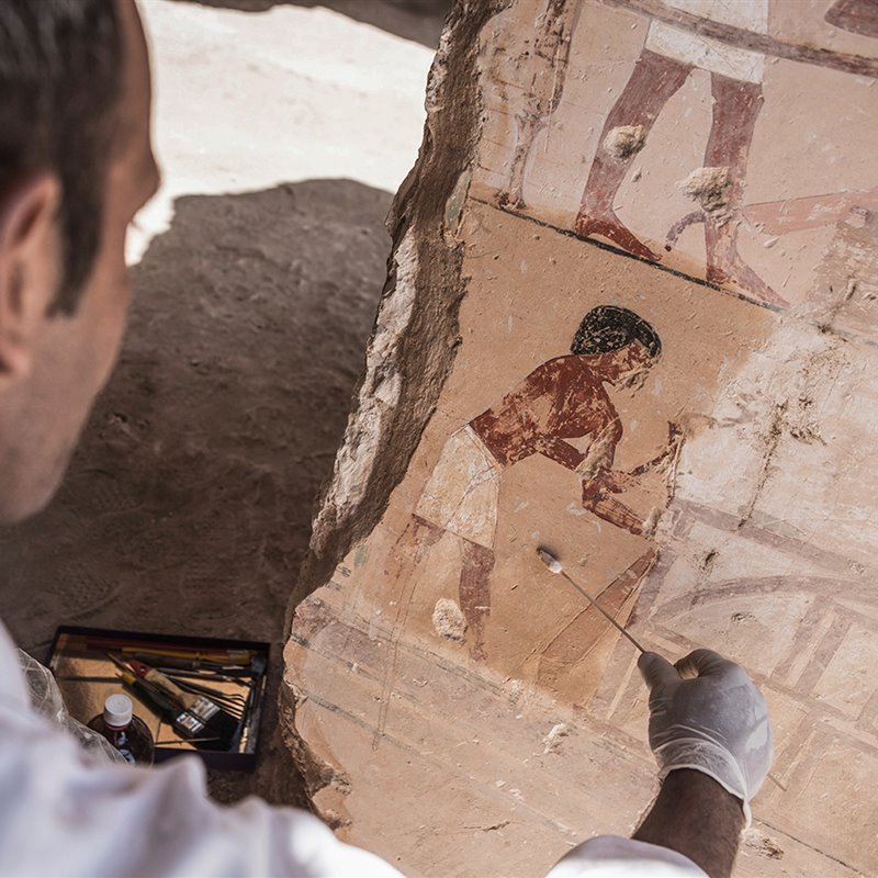 Descubierta una tumba egipcia con 18 puertas