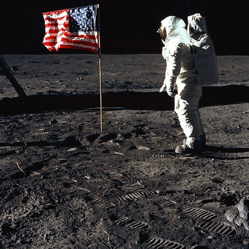 apolo 11 bandera astronautas