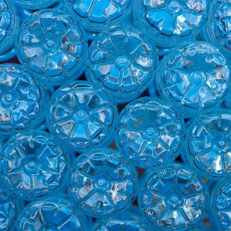 Detectan microplásticos en el 90% del agua embotellada