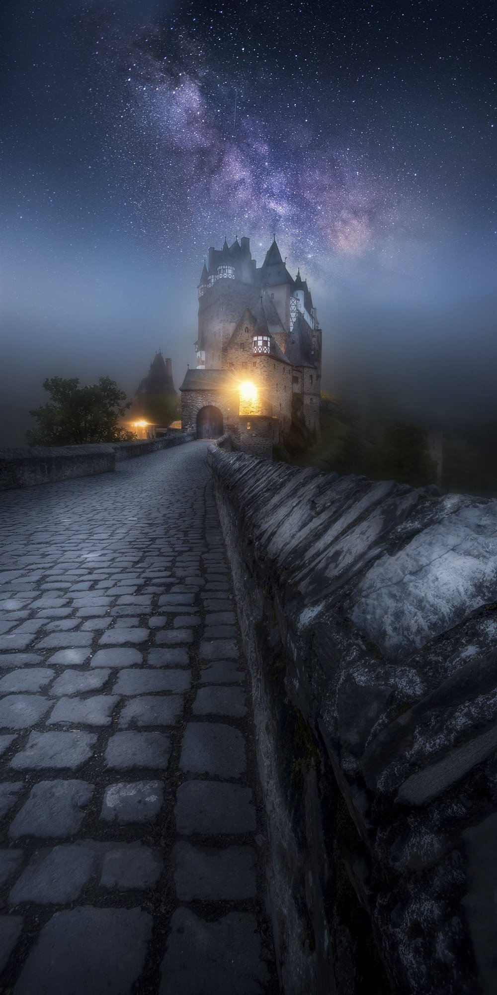 milky-way-eltz-castle_619326db_1000x2000.jpg