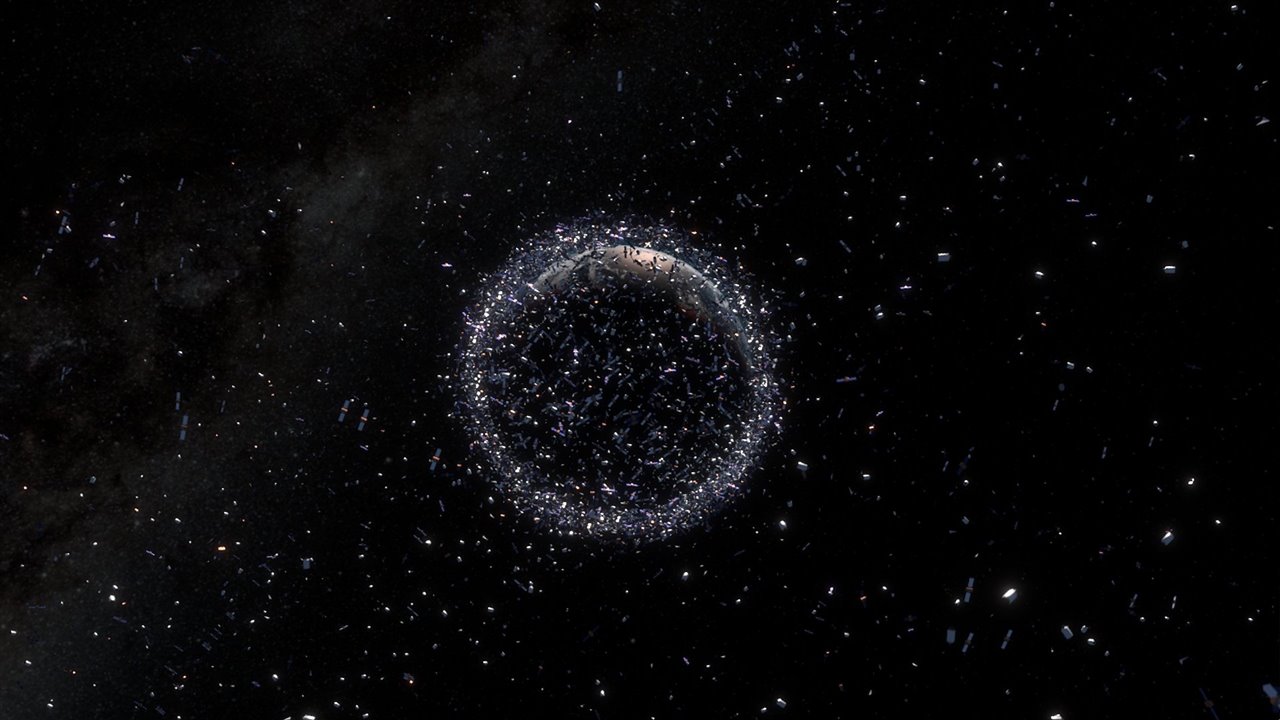 Basura espacial orbitando alrededor de la Tierra