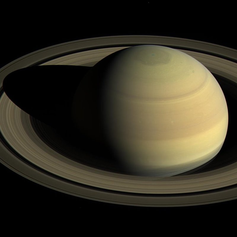 Polo norte de Saturno y sus anillos