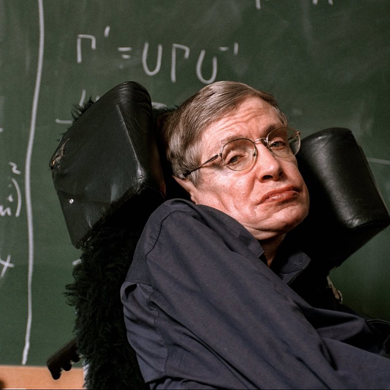Stephen Hawking en su oficina en la Universidad de Cambridge en una foto tomada en 2001.