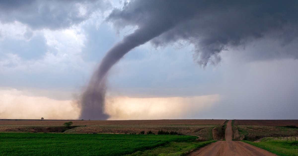 tal vez eso es lo que sucede cuando un tornado se encuentra con un volcán