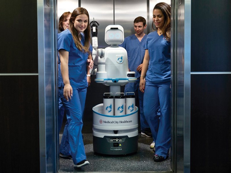 En el Medical City Heart Hospital de Dallas los enfermeros trabajan con Moxi, un robot que aprende y luego ejecuta tareas como ir a buscar material, llevar muestras al laboratorio y retirar bolsas de ropa sucia.