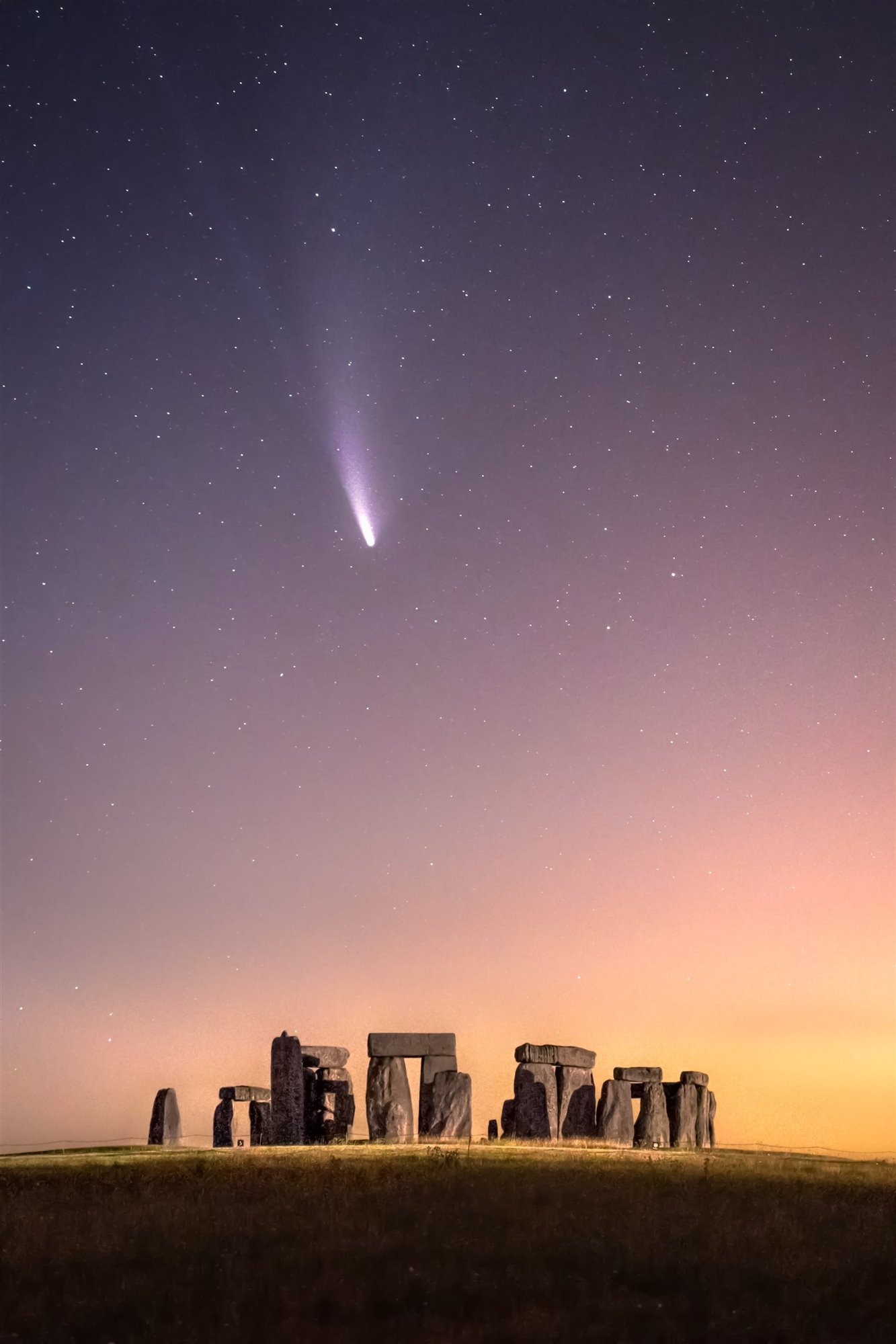 comet-neowise-over-stonehenge_068c7fd3_1333x2000.jpg