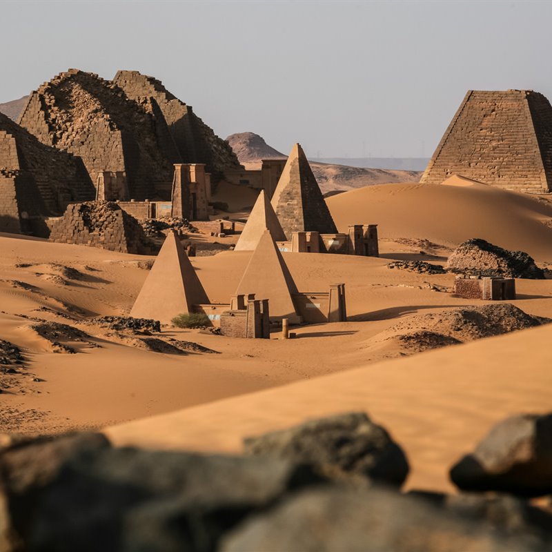 Las pirámides olvidadas de Sudán, en riesgo de ser sepultadas por la arena