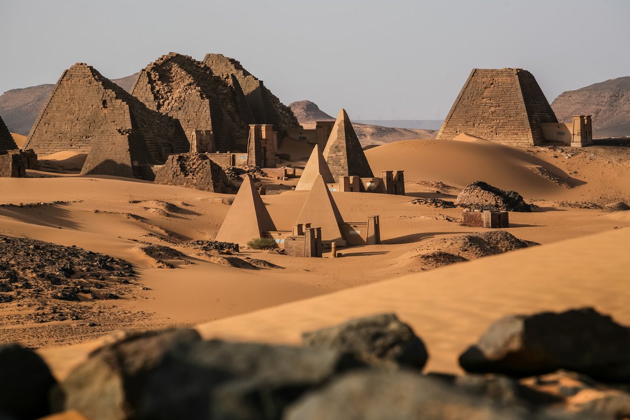 Las pirámides Meroe en el desierto del Sáhara, Sudán.