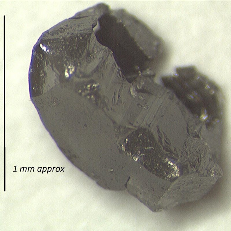 Diamante fibroso hallado en Wawa, en el Lago Superior de Canadá