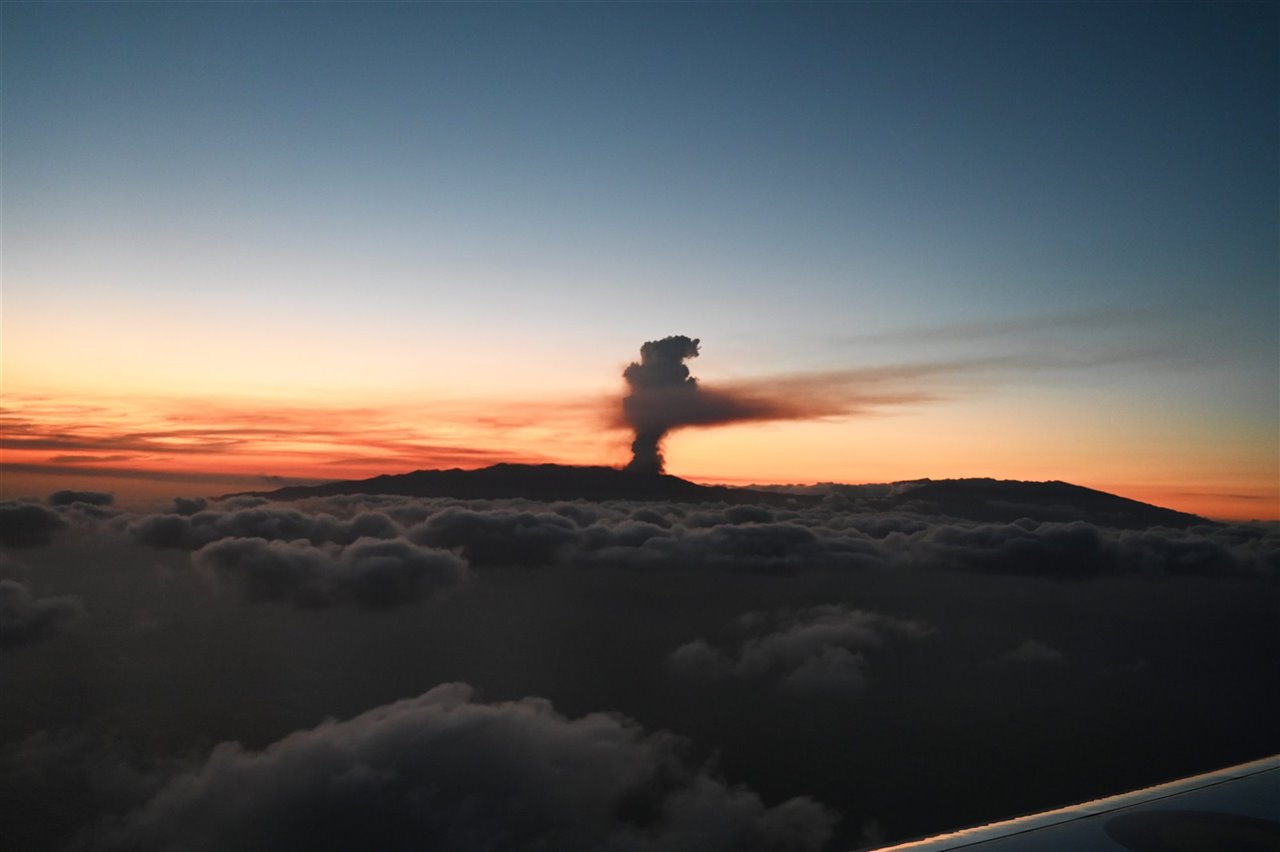 El volcán Cumbre Vieja visto desde el aire.