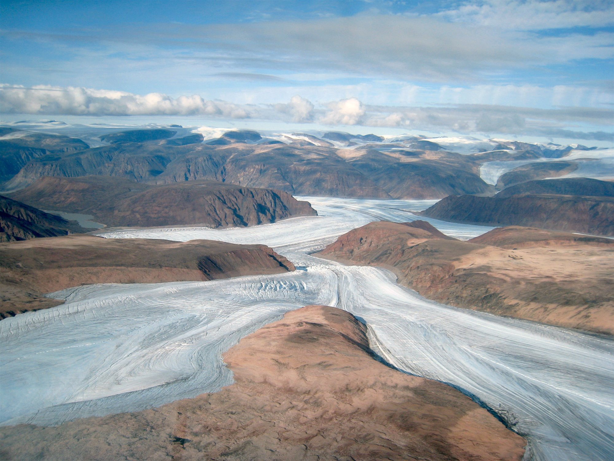 Dos glaciares convergen al noreste de la isla de Baffin
