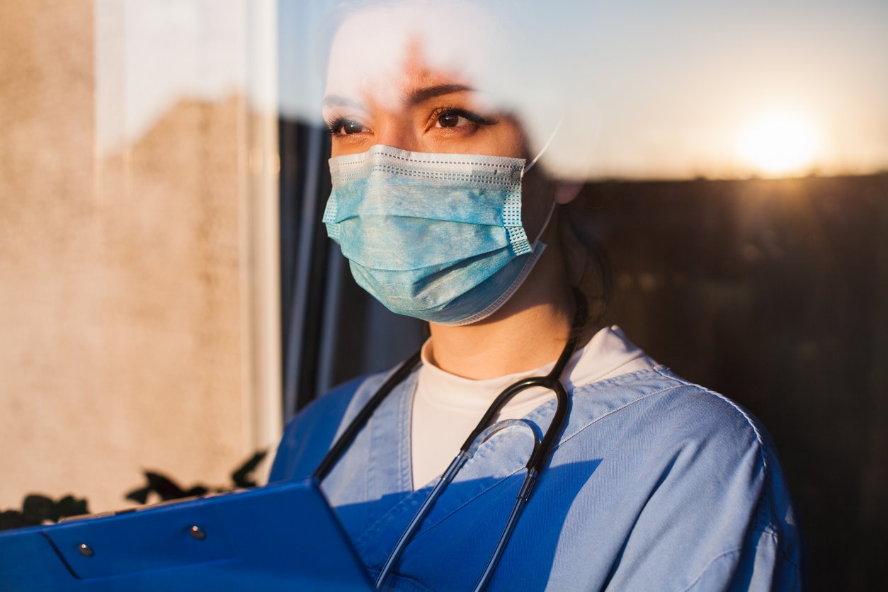 La mascarilla protege a los trabajadores de la salud y a las personas que pueden estar expuestos a virus
