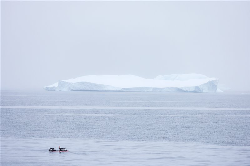 Inmersión del batiscafo durante la expedición a la Antártida