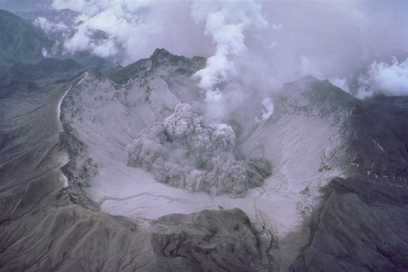 Cráter del Monte Pinatubo tras la erupción de 1991