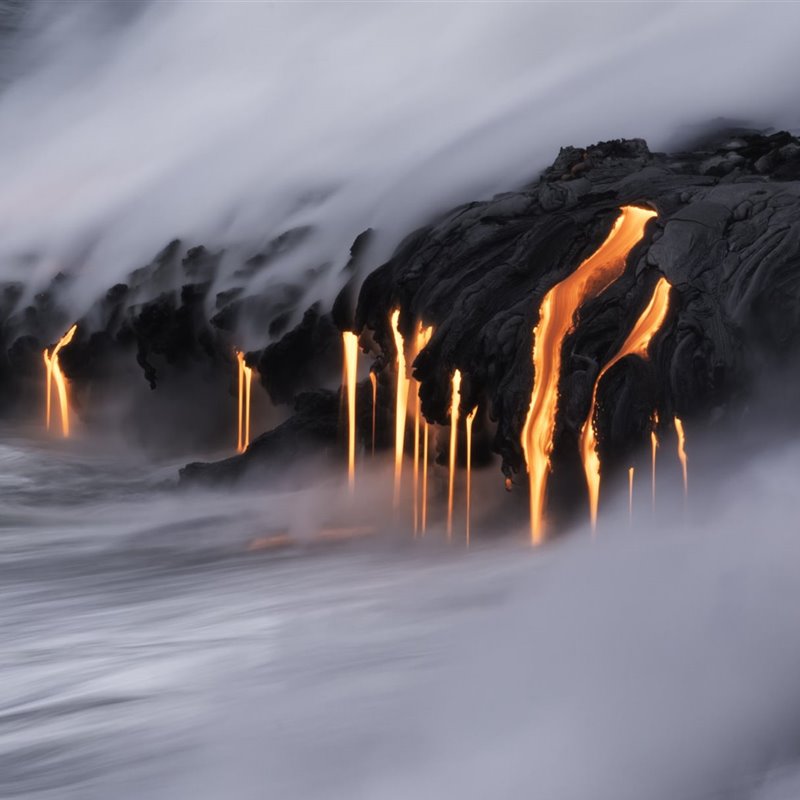 Descarga de lava al océano en el volcán Kilauea, Hawai