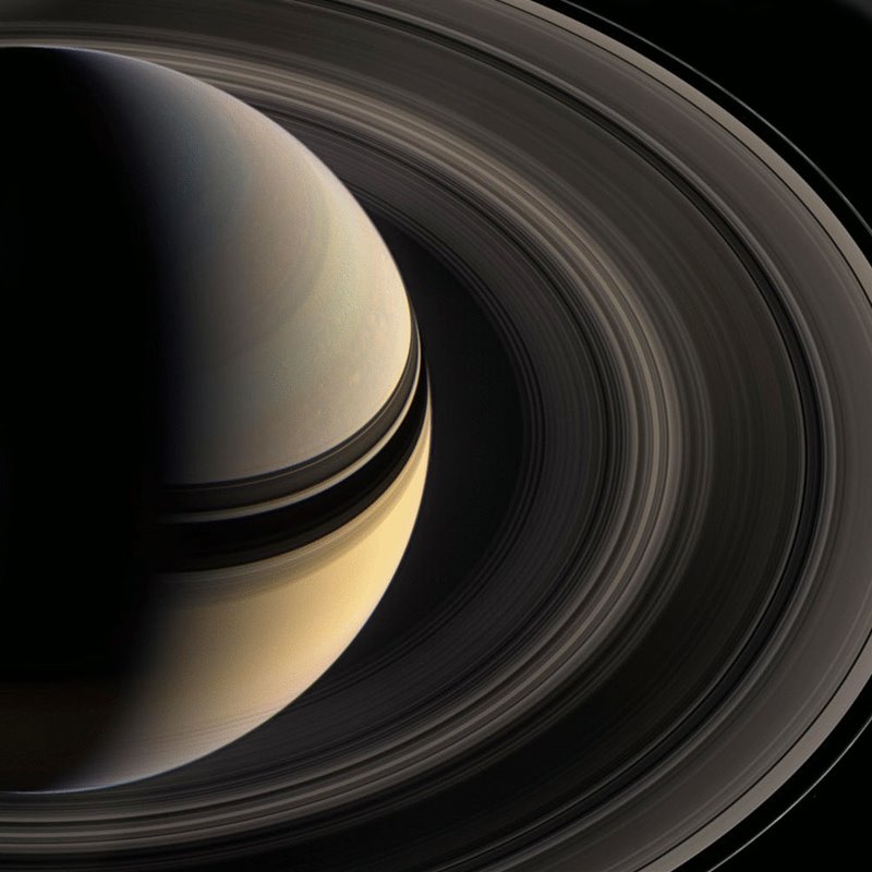 El planeta Saturno y sus anillos