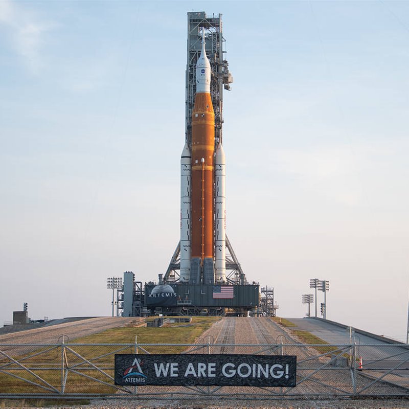 El cohete SLS de la NASA con la nave espacial Orión a bordo