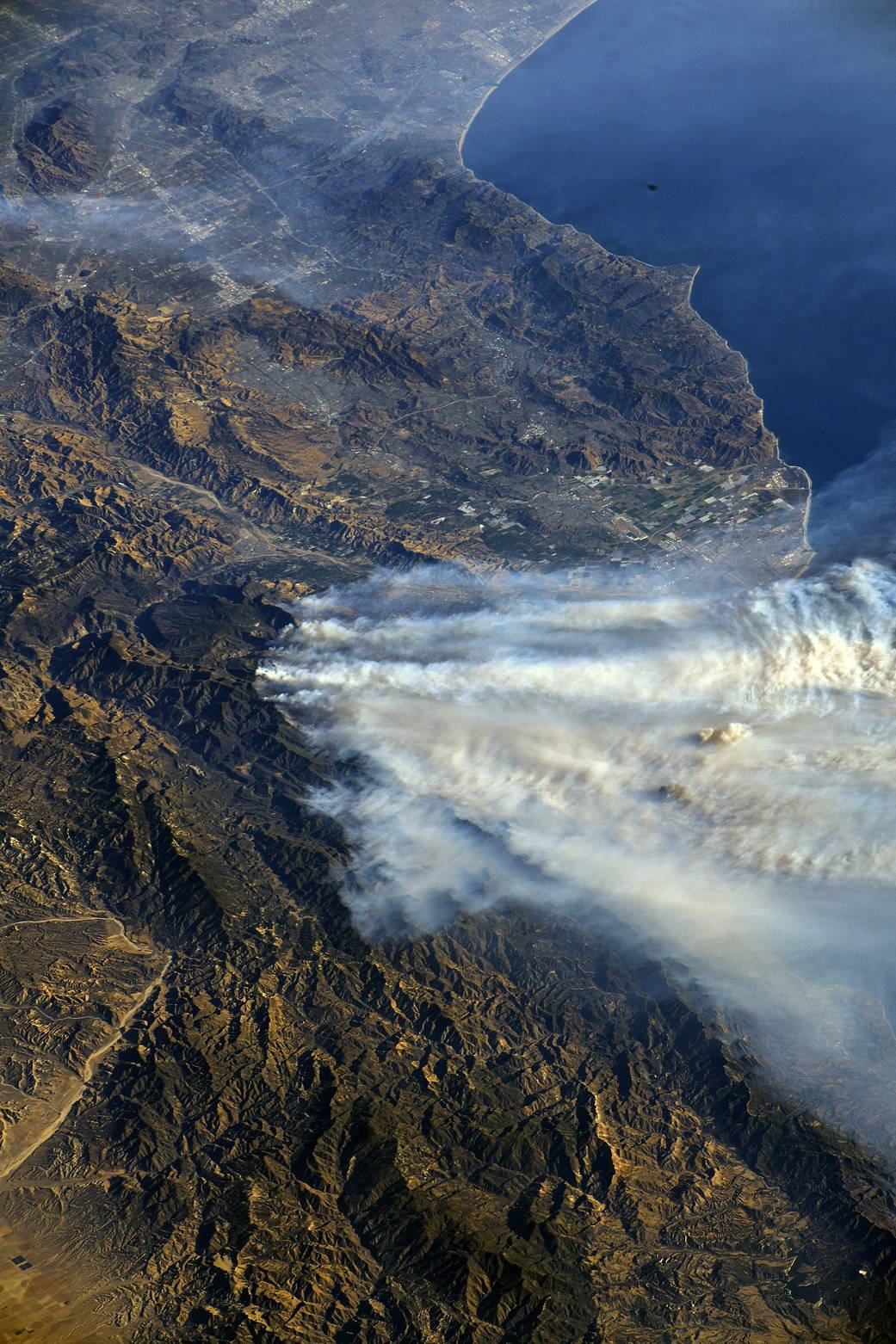 Los incendios azotan la costa californiana