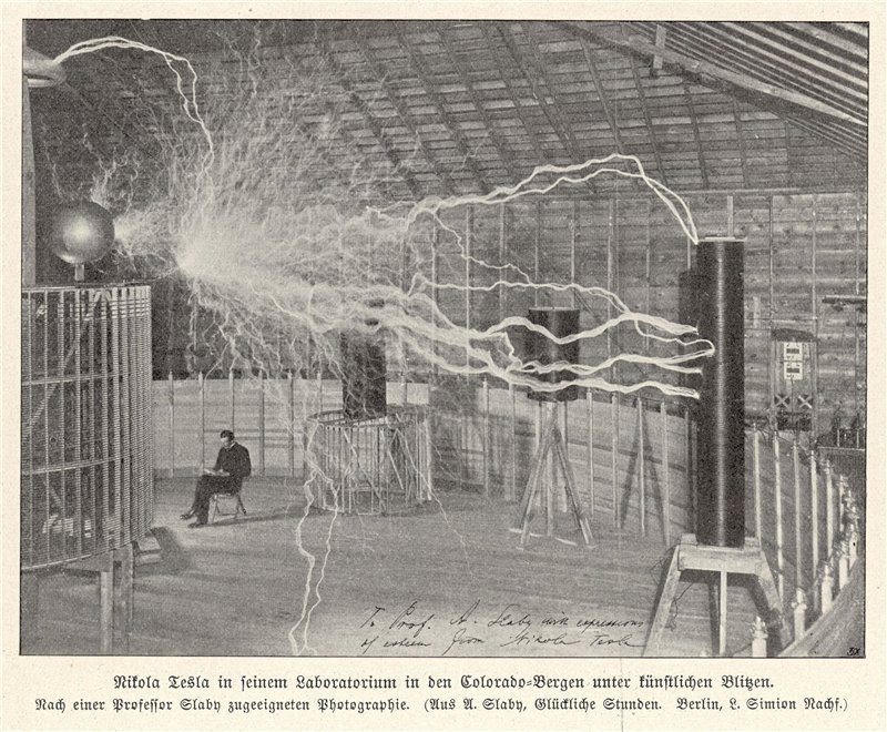Nikola Tesla en su laboratorio de Colorado Springs