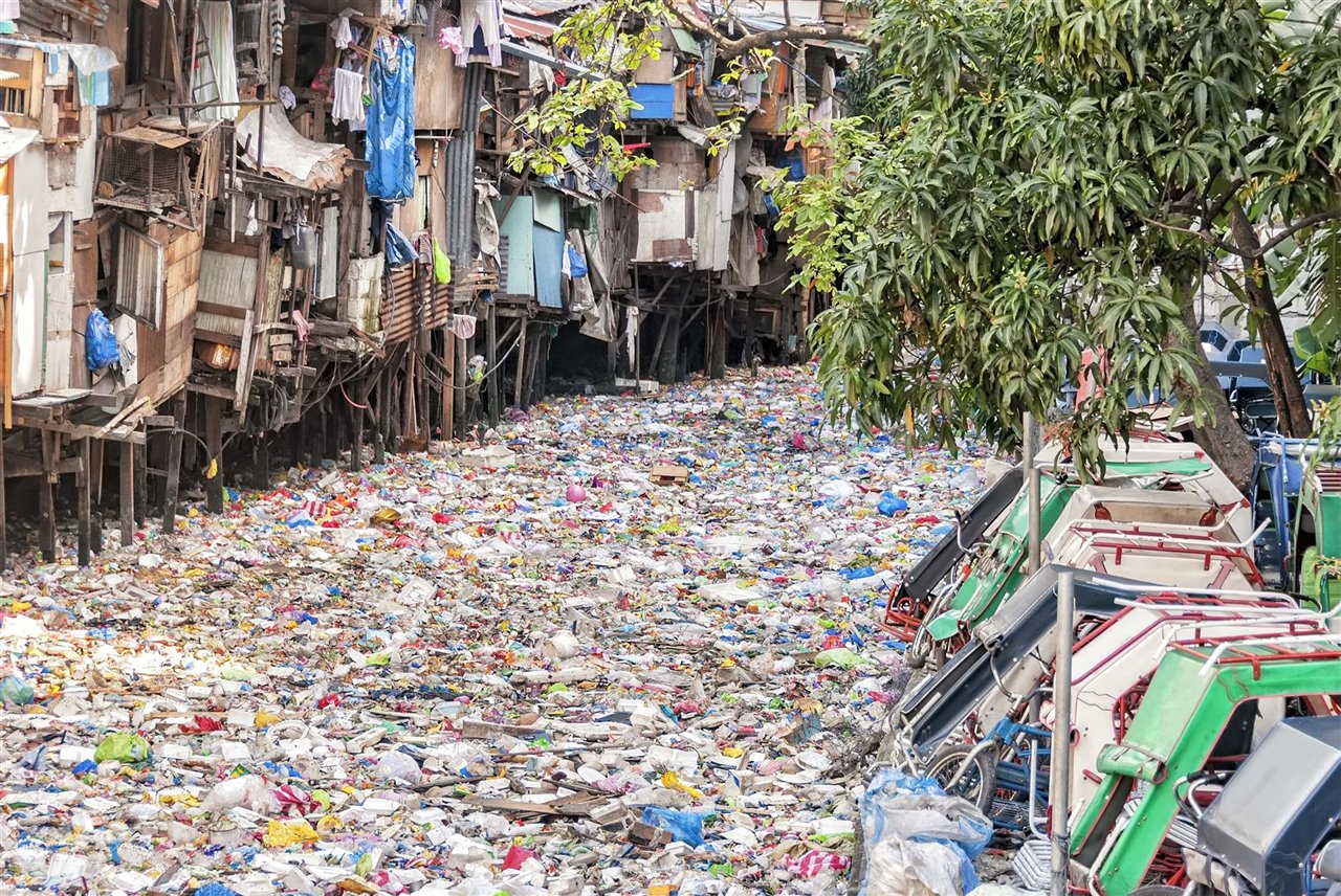 Río urbano contaminado en Filipinas 