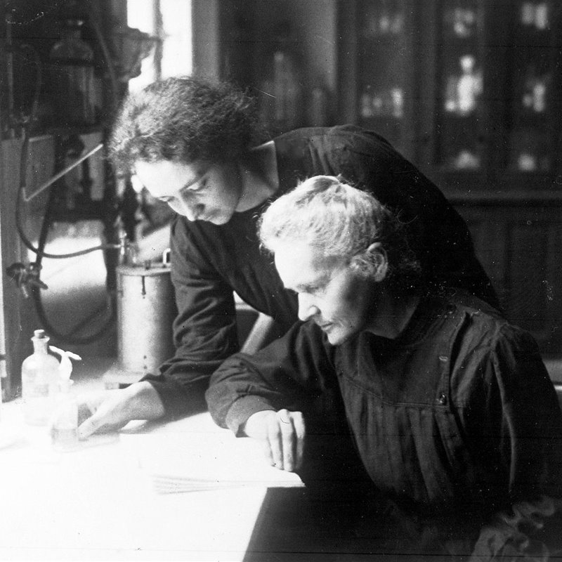 Marie Curie con su hija