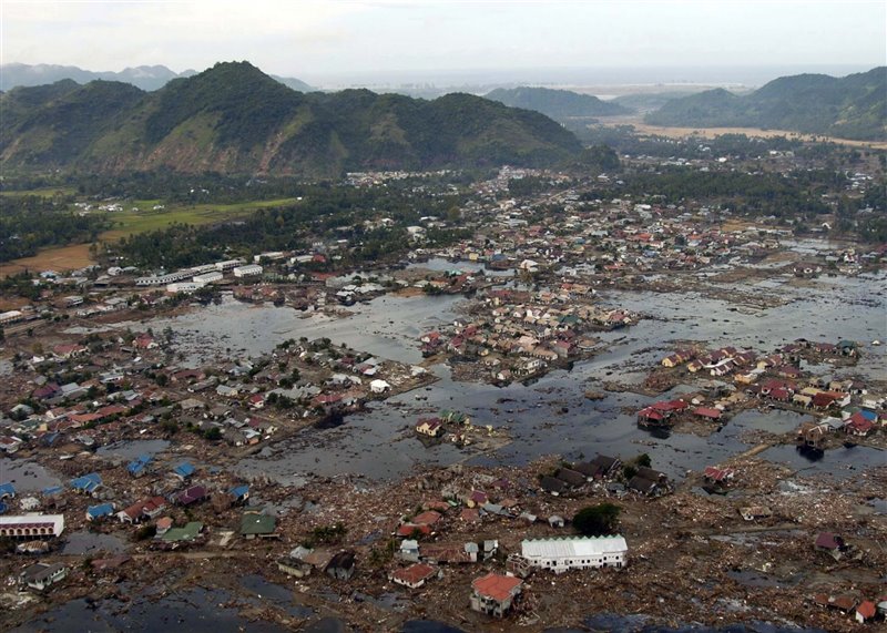 Un pueblo de la costa de Sumatra tras el tsunami de 2004 