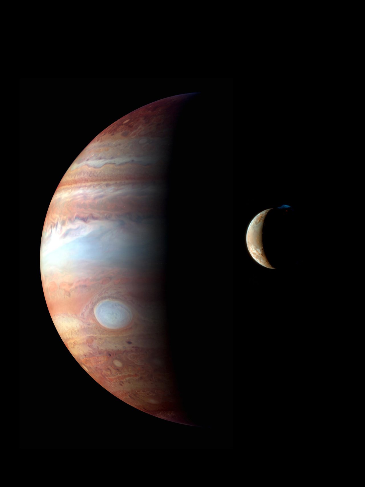 Luna Ío orbitando Júpiter 