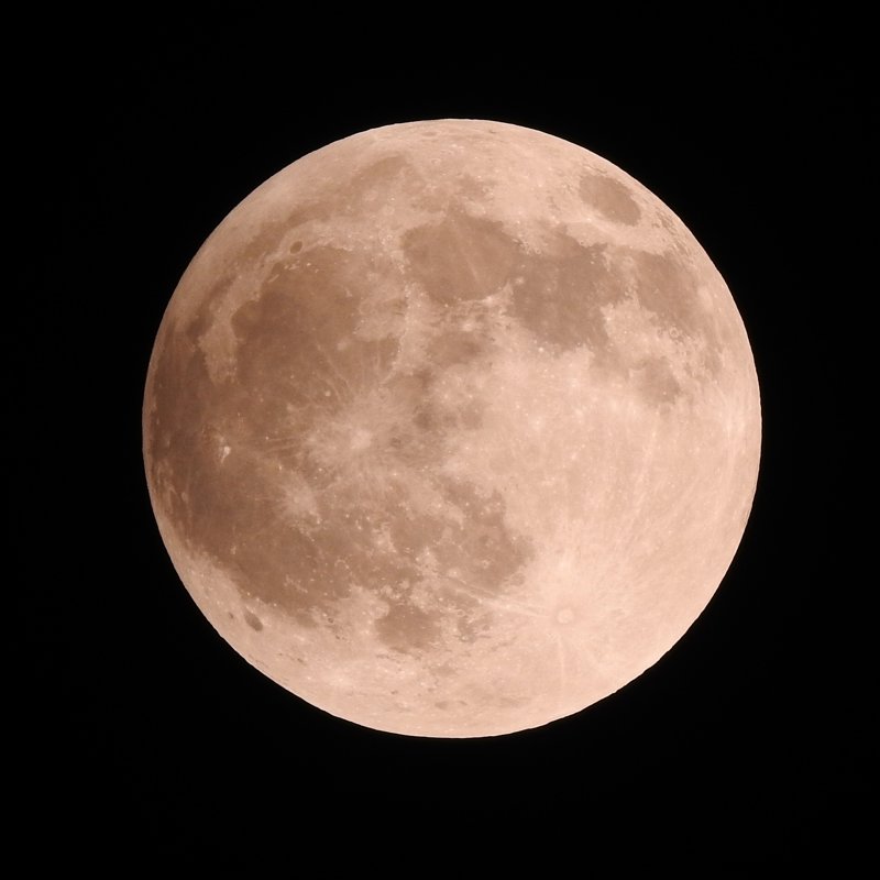 Eclipse lunar, luna llena de flores y lluvia de meteoros: el triple fenómeno celeste en mayo