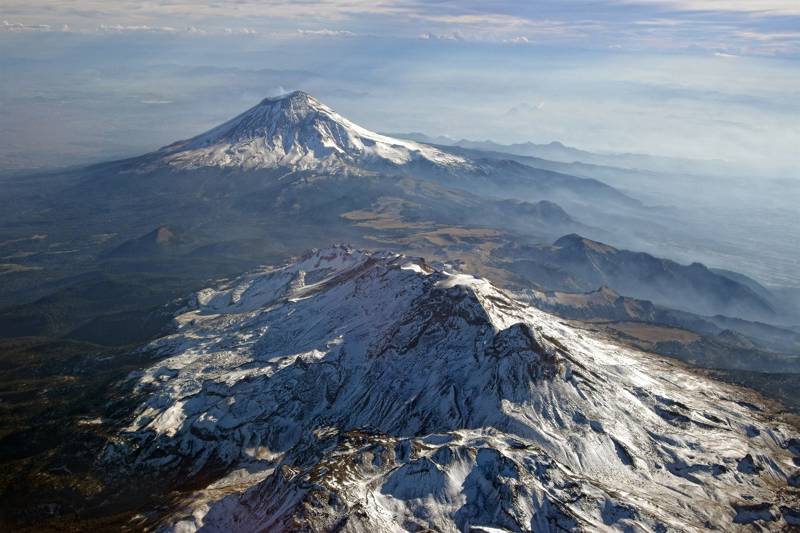 Volcanes Popocatepetl y Iztaccíhuatl
