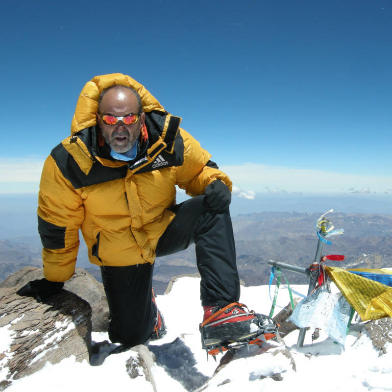 Españoles en el Everest: así conquistaron la cima del mundo 