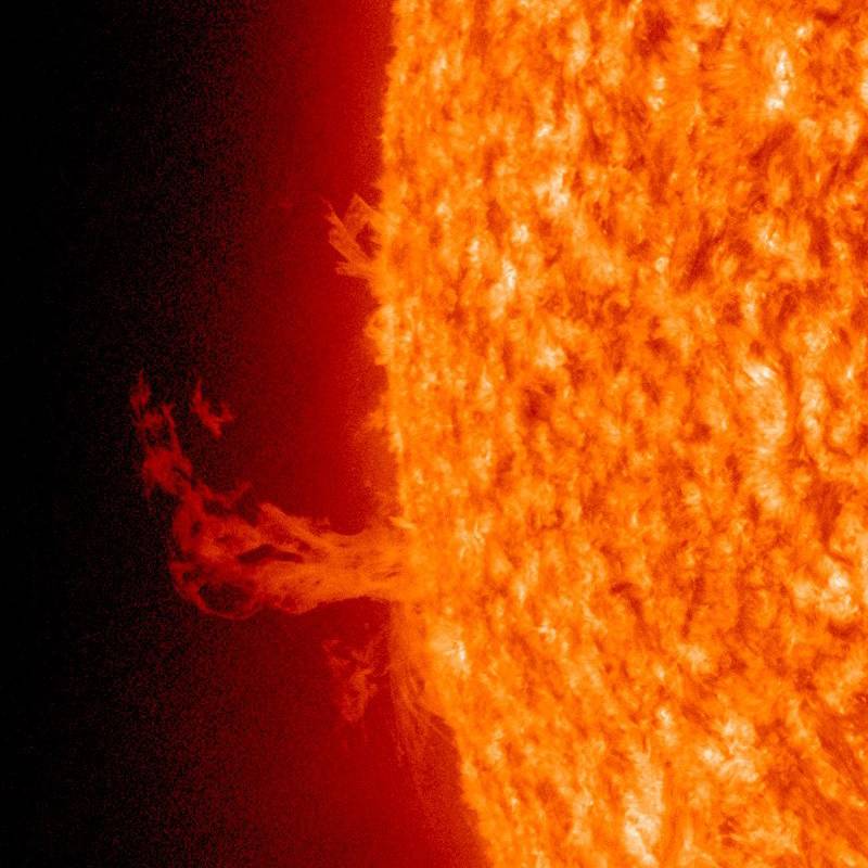 Lo que sabemos sobre la erupción solar "caníbal" de la que todos están hablando