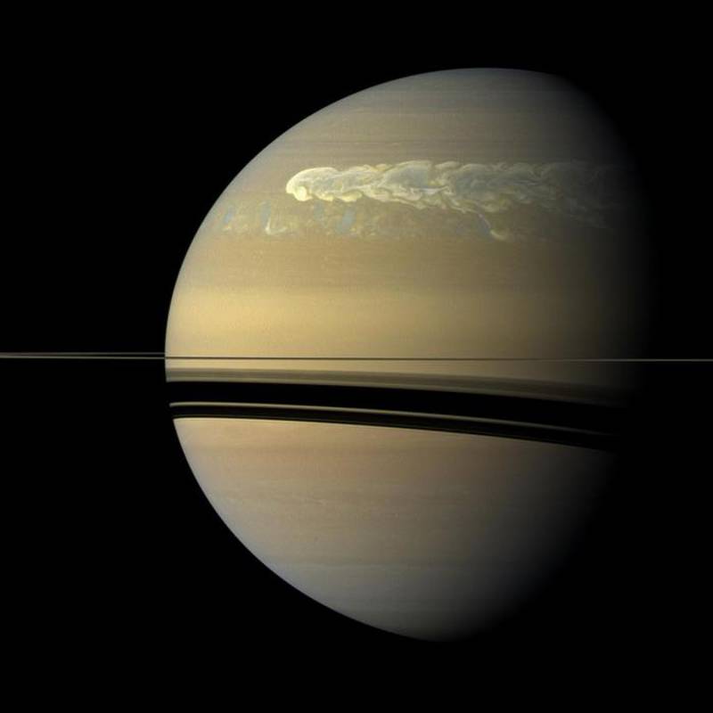 Descubren megatormentas centenarias en Saturno