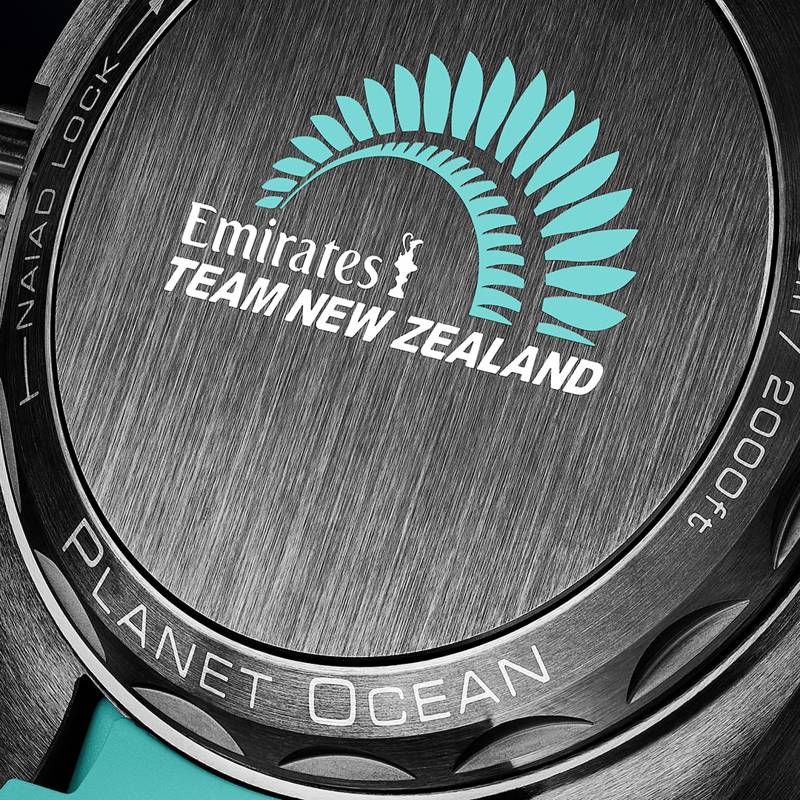 Omega rinde homenaje al equipo de vela Emirates Team New Zealand con un nuevo cronógrafo de la colección Seamaster