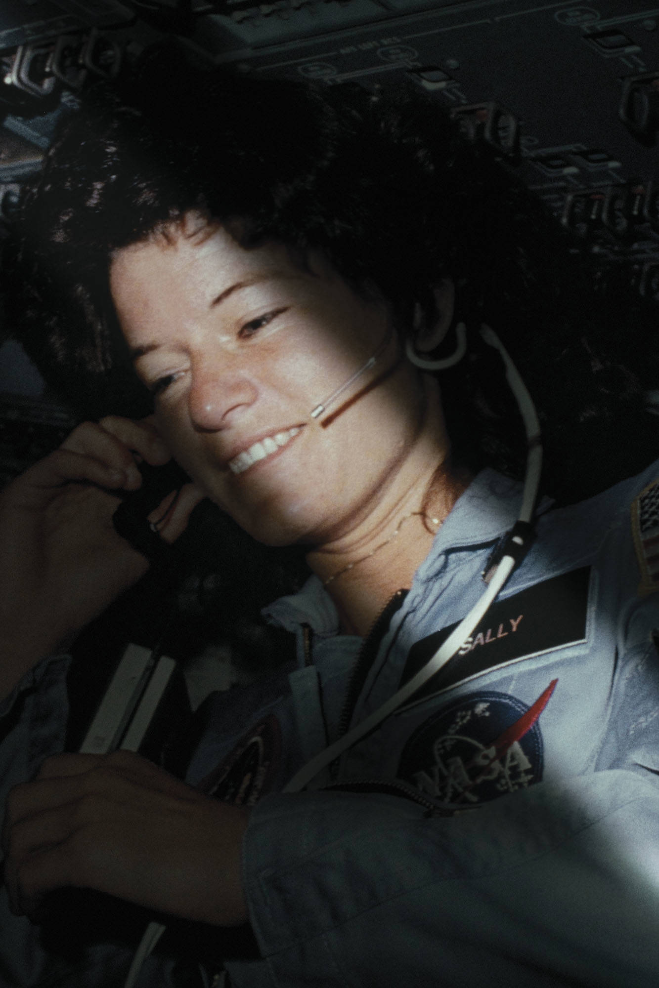 Sally Ride durante una misión espacial