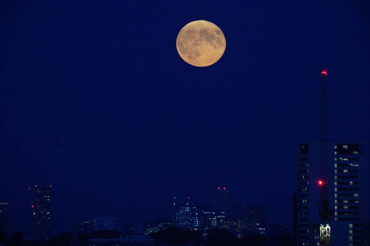 Así se ha visto la Luna de Cosecha, la última superluna del año